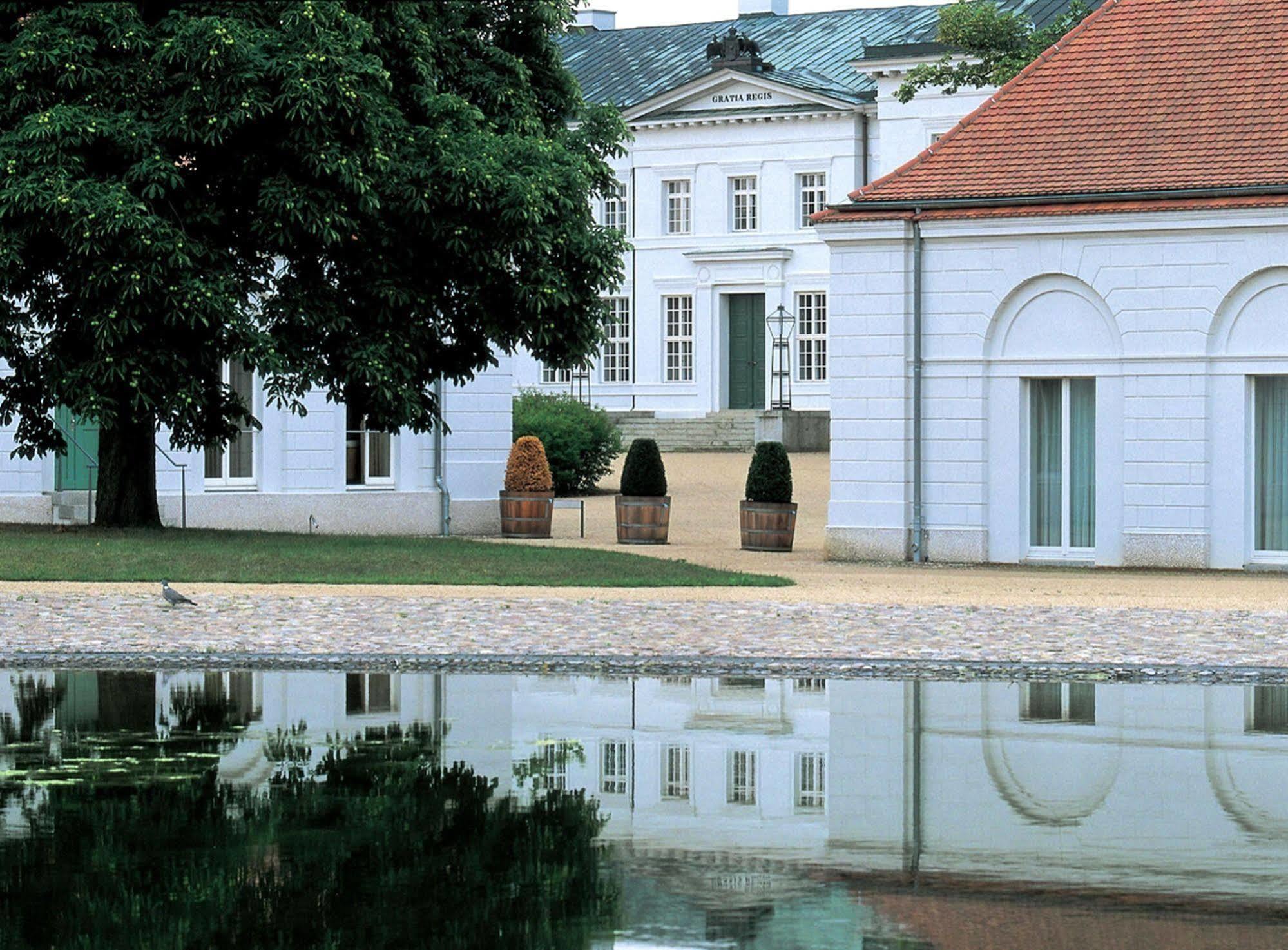 Hotel Schloss Neuhardenberg Esterno foto